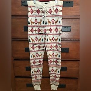 American Eagle Ahh-Mazingly Soft Deer and Snowflake Thick Sweater Leggings, Med